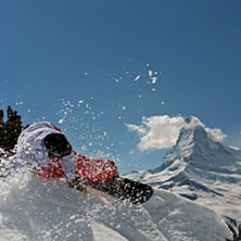 Adam &auml;r minst lika bra p&aring; att &aring;ka br&auml;da som sk. Foto: Robin Ljungqwist. &Aring;kare: Adam Jonsson.