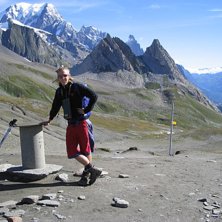 MB&acute;s baksida i bakgrunden....