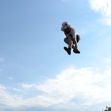 jag laddar bajset och hoppar h&ouml;gt... Foto: Andreas. &Aring;kare: Jag.