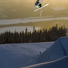 Oscar i en tidig flatspin i br&auml;cke sen eftermidda. Foto: Jesper Molin. &Aring;kare: Oscar Harlaut.