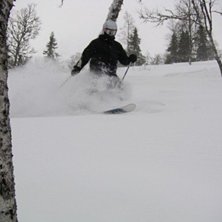 En sk&ouml;n dag i offpisten. Foto: Alexander Eliasson. &Aring;kare: Mattias Hjelm.