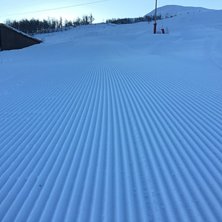 Fast og nypreparerte bakker :)
Solen skinner og de.