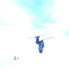 ful bild n&auml;r jag sitter uppochner medan oscar tit. Foto: Jesper Modin. &Aring;kare: Jag.