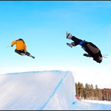 f&ouml;rs&ouml;kte f&aring; en rolig bild!. Foto: Billie Thoreus. &Aring;kare: Adam k&auml;ttstr&ouml;m (skidor) simon an&aring;ker.