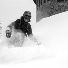 En sn&ouml;ig dag vid kapellet i n&auml;rheten av Tr&uuml;bsee. Foto: Troels Thomsen. &Aring;kare: Mikael J&ouml;nsson.
