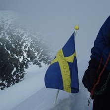 Foto: Arvid Nystr&ouml;m. &Aring;kare: Svenska flaggan p&aring; toppen av Kebb!.