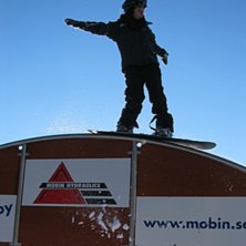 Hej jag heter Stina och kan inte &aring;ka snowboard  &. Foto: Filippa Richloow. &Aring;kare: Stina Richloow.