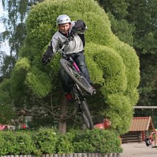 Hopp. Foto: Viktor Bostr&ouml;m. &Aring;kare: Marcus Marklund.