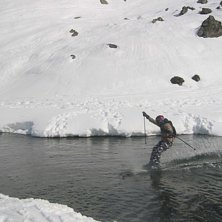 Med lite fart fixar man vatten ocks&aring;!. Foto: Nordis. &Aring;kare: Eric Gervais.