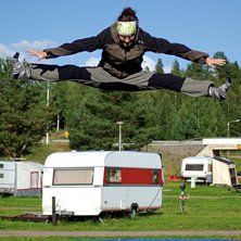 Under en paus i fiskandet s&aring; hoppar jag lite p&aring; . Foto: Hans Nord&eacute;n. &Aring;kare: Emma Nord&eacute;n.