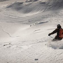 Alpe d&amp;#039;Huez backside on a sunny day.. Foto: Sebastian Kj&aelig;r. &Aring;kare: Hjalte Borum.