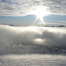 Flott lys med solen som reflekteres gjennom et hul. Foto: Per Hasvold. &Aring;kare: Gustav og Vilde (nederst i bildet).