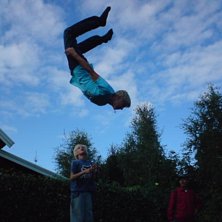 sk&ouml;n bild n&auml;r jag g&ouml;r backflip. Foto: petter andersson. &Aring;kare: jag (benjamin).