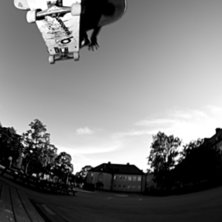 Sen kv&auml;ll med en lungt skate session. Foto: Nicke Jacobsson. &Aring;kare: Richard.