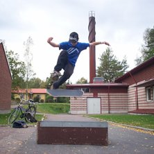 skatade lite p&aring; skolan. s&aring; kom jag p&aring; att jag v. Foto: oskar axelsson. &Aring;kare: alexander helgman.