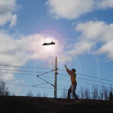 Felix sk&auml;nker bort sin br&auml;da till solen . Foto: M&aring;ns. &Aring;kare: felix.
