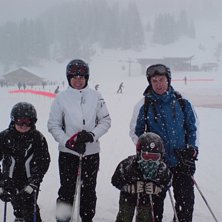 Bilden tagen i Avoriaz n&auml;r v&auml;dret inte va s&aring; br. Foto: Ola Johansson. &Aring;kare: Samuel, Jennie, Jacob och Ola.