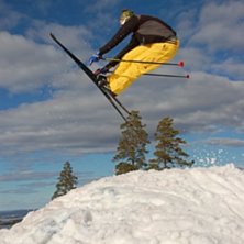 f&ouml;rs&ouml;k p&aring; truckdriver 3a med jibbskates. n&aring;dde. Foto: Viktor Gustafsson. &Aring;kare: Jim &Aring;hl.