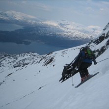 Johan droppar drivan f&ouml;r att komma in i M&ouml;rkholl. Foto: Anders Nilsson. &Aring;kare: Johan Strandberg.