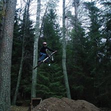 k&ouml;rde lite i h&ouml;st stormen och byggde om dirt hop. Foto: anton mathisson. &Aring;kare: johan rasmussen.