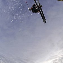 Johan har koll n&auml;r han droppr i &Aring;re. Jag ligger . Foto: Jesper Molin (www.jesperphoto.com). &Aring;kare: Johan Carlborg.