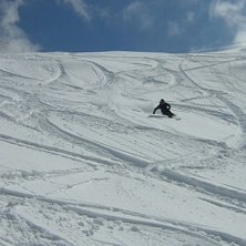 H&auml;rlig surfing vid gamla mellanstationen p&aring; Aigu. Foto: Bj&ouml;rn Asplund. &Aring;kare: Per Jonsson.
