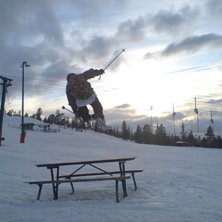 180 &ouml;ver bordet i tand&aring;dalen. Foto: Alexander Hj&auml;lmeby. &Aring;kare: Sebastian Hj&auml;lmeby.
