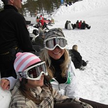 Foto: Simon. &Aring;kare: Elin &amp;amp; Emma.