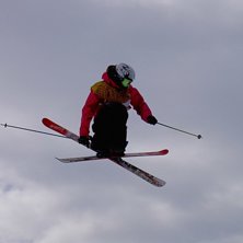 Emil Forss i big jump t&auml;vlingen.. Foto: Johanna Lerjerud. &Aring;kare: Emil Forss.
