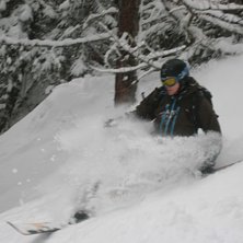 Ymnigt sn&ouml;fall, d&aring;lig sikt och kompaktkamera. Bi. Foto: Wolfgang Huber. &Aring;kare: Jonas Bergh.