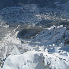 H&auml;nger ut armen &ouml;ver chamonix by som man ser lik. Foto: (Jag) Adrian Fr&ouml;lund.