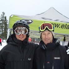 Anders Land&eacute;n och Ingmar Stenmark softar i skidte. Foto: Arbetskamrat till herr Stenmark. &Aring;kare: Land&eacute;nkungen och Alpinkungen (Stenmark).