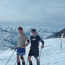 Det fina v&auml;dret gjorde att vi ville dra p&aring; oss s. Foto: Maja Ekeroth. &Aring;kare: Jonas Eklind, Joel Denisson.