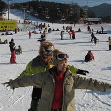 Foto: Martin &Aring;kesson. &Aring;kare: Lejoninna l&auml;r sig flyga fram p&aring; snowboarden..