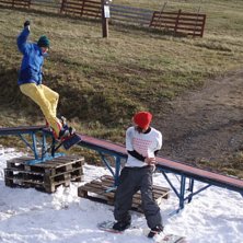 Farligt l&auml;ge f&ouml;r Nisse, men han ser lugn ut. Pet. Foto: Jakob Jansson. &Aring;kare: Petter &aring; Nisse.