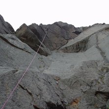 30meters fri-firning utf&ouml;r en klippv&auml;gg i Lofote. Foto: Jonas Bergman. &Aring;kare: Jeppe Lindqvist.