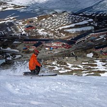 H&auml;r &auml;r midnattsolen, sn&ouml;n &auml;r fantastisk och vi. Foto: Mats M&auml;ki. &Aring;kare: Per Jonsson.