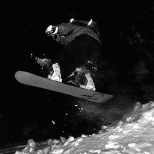 Ett litet hopp bakom stugan. Foto: Tobias Ferm. &Aring;kare: Aaron Mikk-Kirsme.