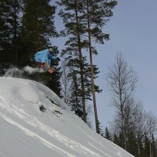 Hoppar ner f&ouml;r ett litet dropp. Kul spot :). Foto: Henrik Borg. &Aring;kare: Sebastian Borg.