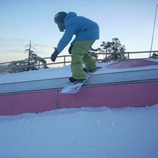 bs Boardslide p&aring; c-rail :;P. Foto: Adam Johansen. &Aring;kare: Max Johansen ;D.