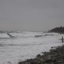 Januari surfing p&aring; Tor&ouml;, med feta swells.. Foto: Jakob Rejdemo. &Aring;kare: Rider: unknown.