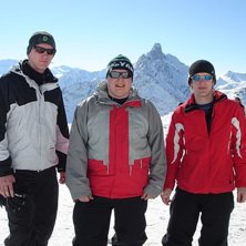 Fr&aring;n h&ouml;ger, Rikard, Jag, Gustav; p&aring; Saulire top. Foto: ?.