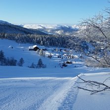 Skitrekket er &aring;pent!
Begge heisene g&aring;r, og Vesle.