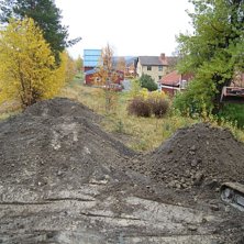 J&auml;rpens nya dirt. Hatar komunen. Jag fick ib&ouml;rja. Foto: Erik Brohagen.