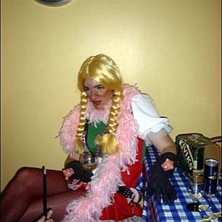 Att visa sina kvinnliga sidor &auml;r en styrka i sig.. Foto: J. Everljung. &Aring;kare: Billy-Lina S&ouml;derin.