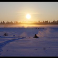 Alexander fick testa mina skoter ett tag.. och se . Foto: Simon Pont&eacute;r. &Aring;kare: Alexander &Ouml;hman.