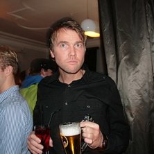 Foto: Eric Spongberg. &Aring;kare: Oskar Enander och tre glas..