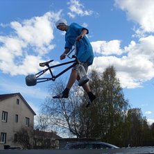 G&ouml;r nothig p&aring; studsmatte cykel :D. Foto: Markus Ryd&egrave;n. &Aring;kare: Joseph Jansson.