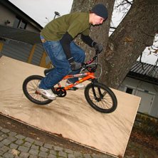Drog upp en plywood mot ett tr&auml;d och drog n&aring;ra w. Foto: bj&ouml;rn. &Aring;kare: Oskar.