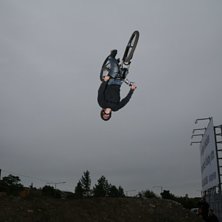 Backflip. Foto: Simon Berggren. &Aring;kare: Anton Thelander (jag).